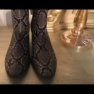 Brand New Old Navy Boots size 8